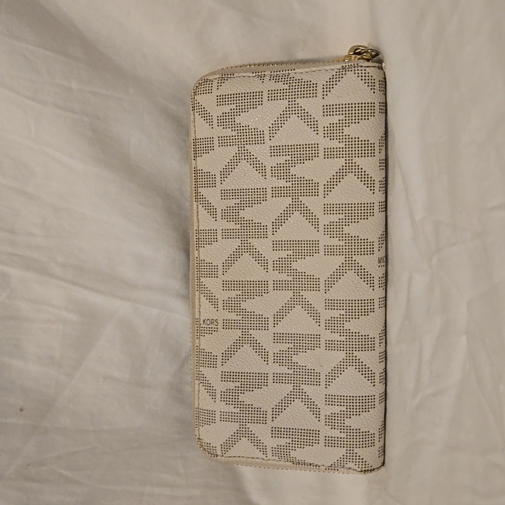 Micheal Kors Jet Set Chain Tote and Wallet - Picture 10 of 13